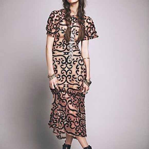 For Love And Lemons Dresses & Skirts - For Love & Lemons Antonia Embroidered Midi Dress M